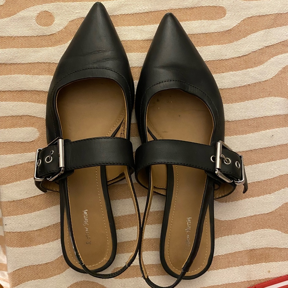 Pointy mules with hardware